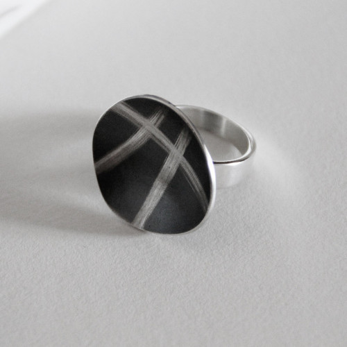 1356 - SILVER RING. R1356