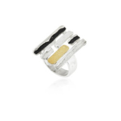 1667 - SILVER & GOLD RING. R1667