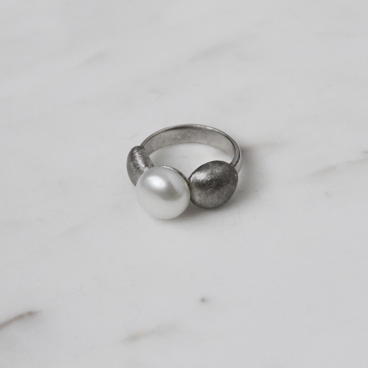 2134 - ANILLO PLATA CON PERLA. R2134