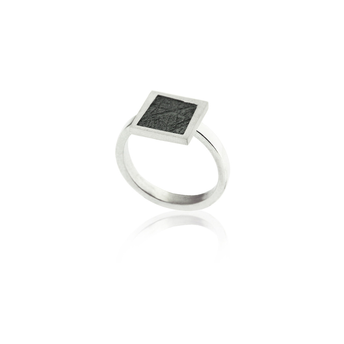 2147 - SILVER RING. R2147S