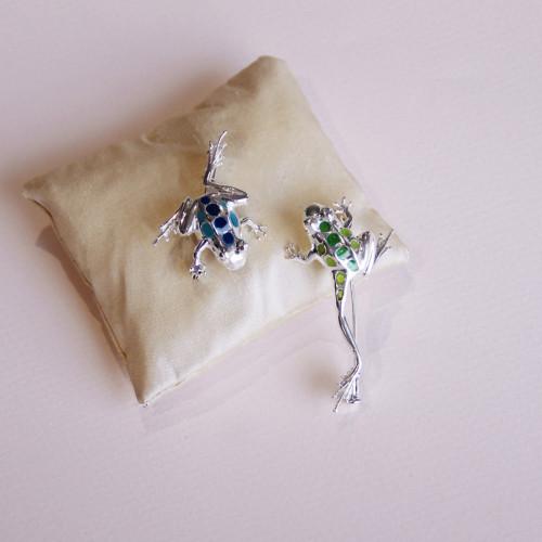 FAUNA - P0275-B - SILVER AND ENAMEL FROG PENDANT P0275-B