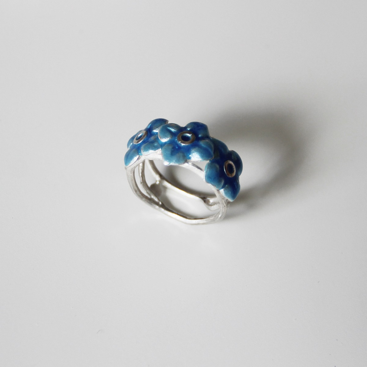 SILVER AND ENAMEL FLOWER RING