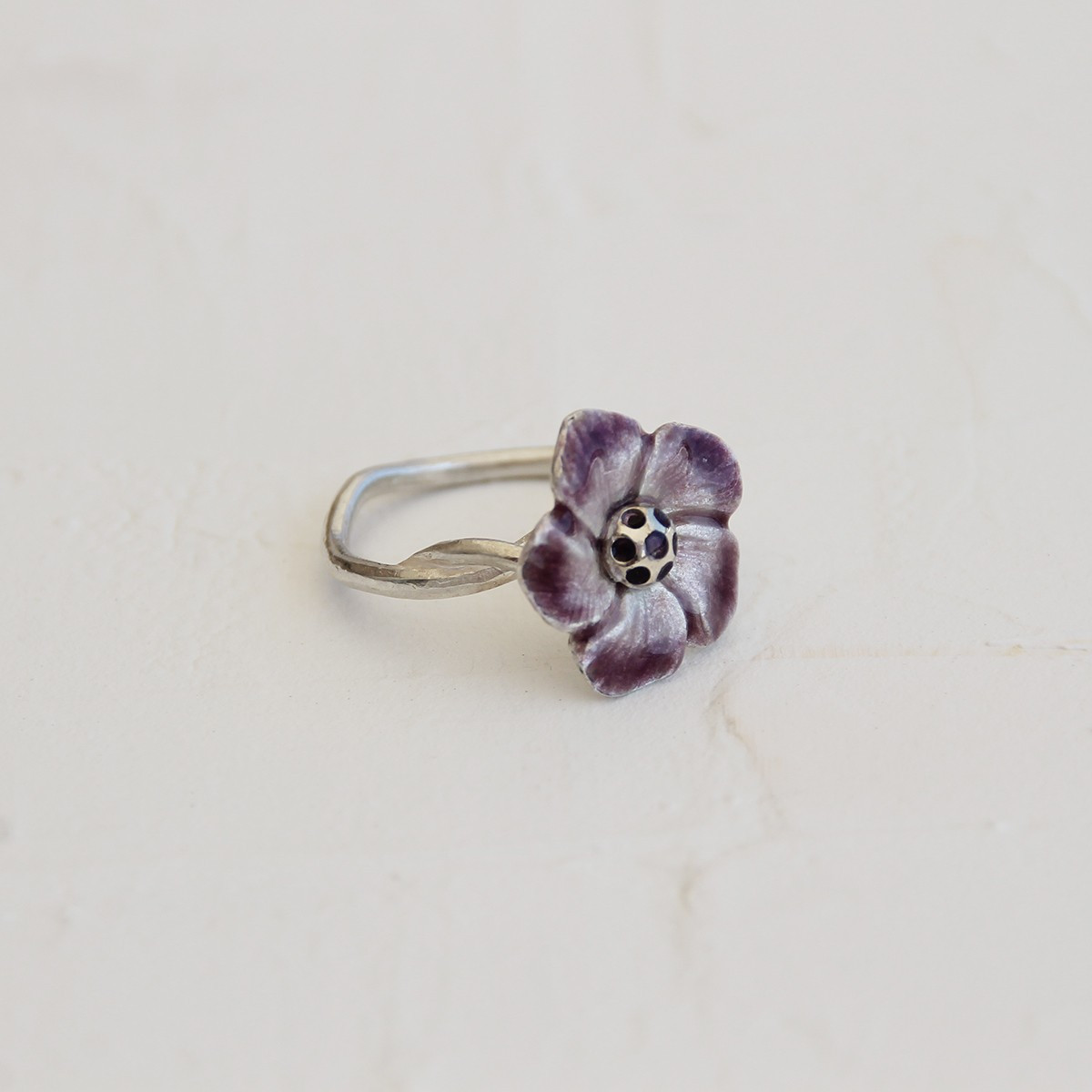 FLOR - R0136-R - SILVER AND ENAMEL FLOWER RING R0136-R