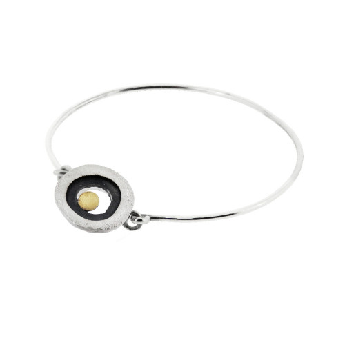 1947 - SILVER & GOLD BANGLE. BA1947