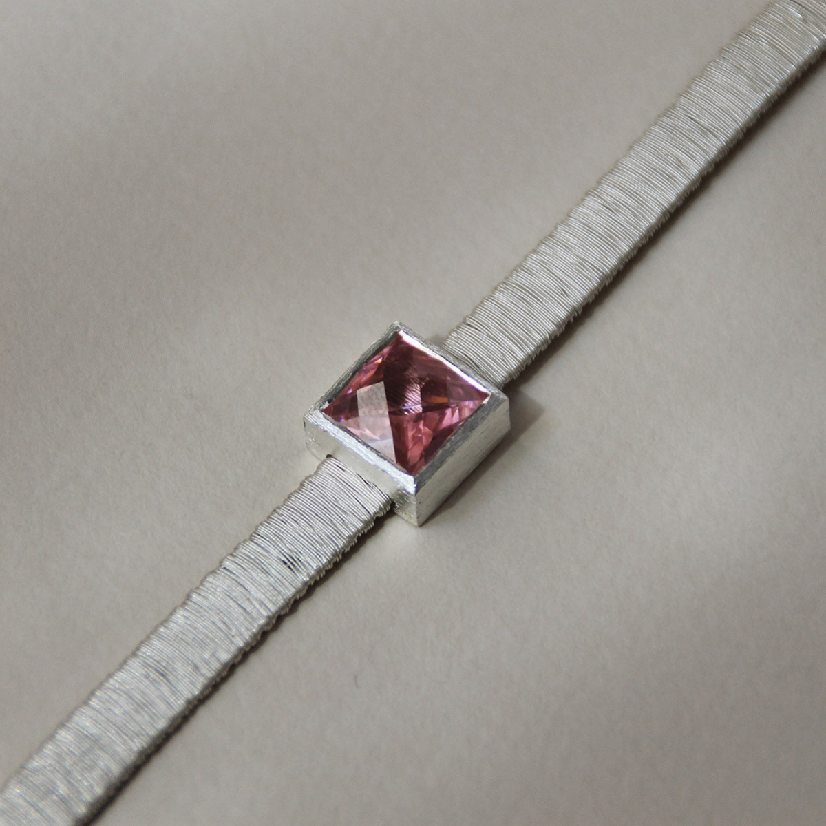 PULSERA PLATA Y PIEDRA SINTÉTICA
