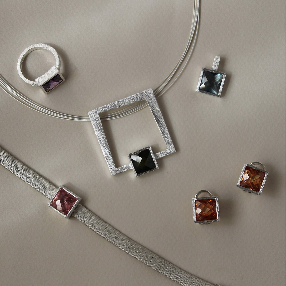 PULSERA PLATA Y PIEDRA SINTÉTICA