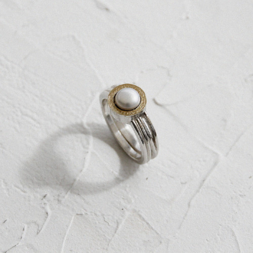 ANILLO DE PLATA Y ORO CON PERLA