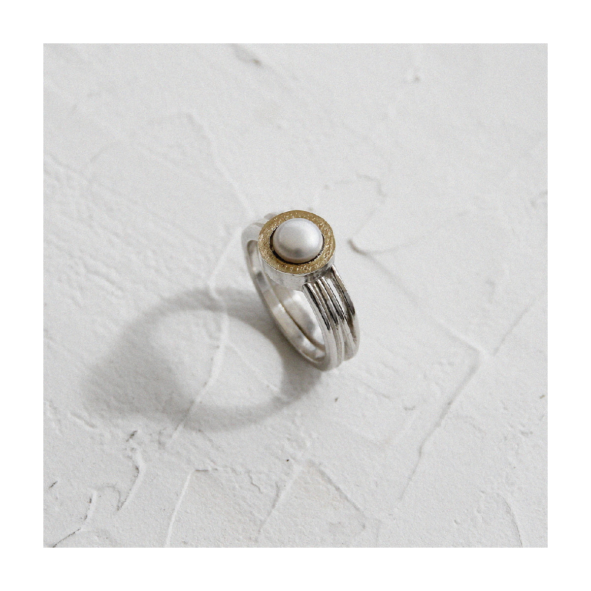 ANILLO DE PLATA Y ORO CON PERLA