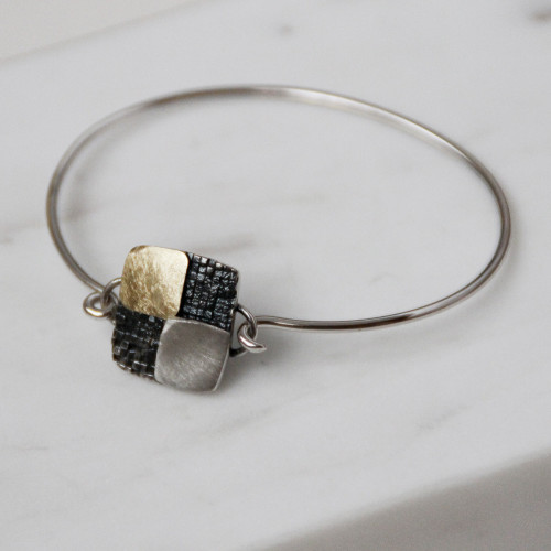 1953 - SILVER & GOLD BANGLE. BA1953
