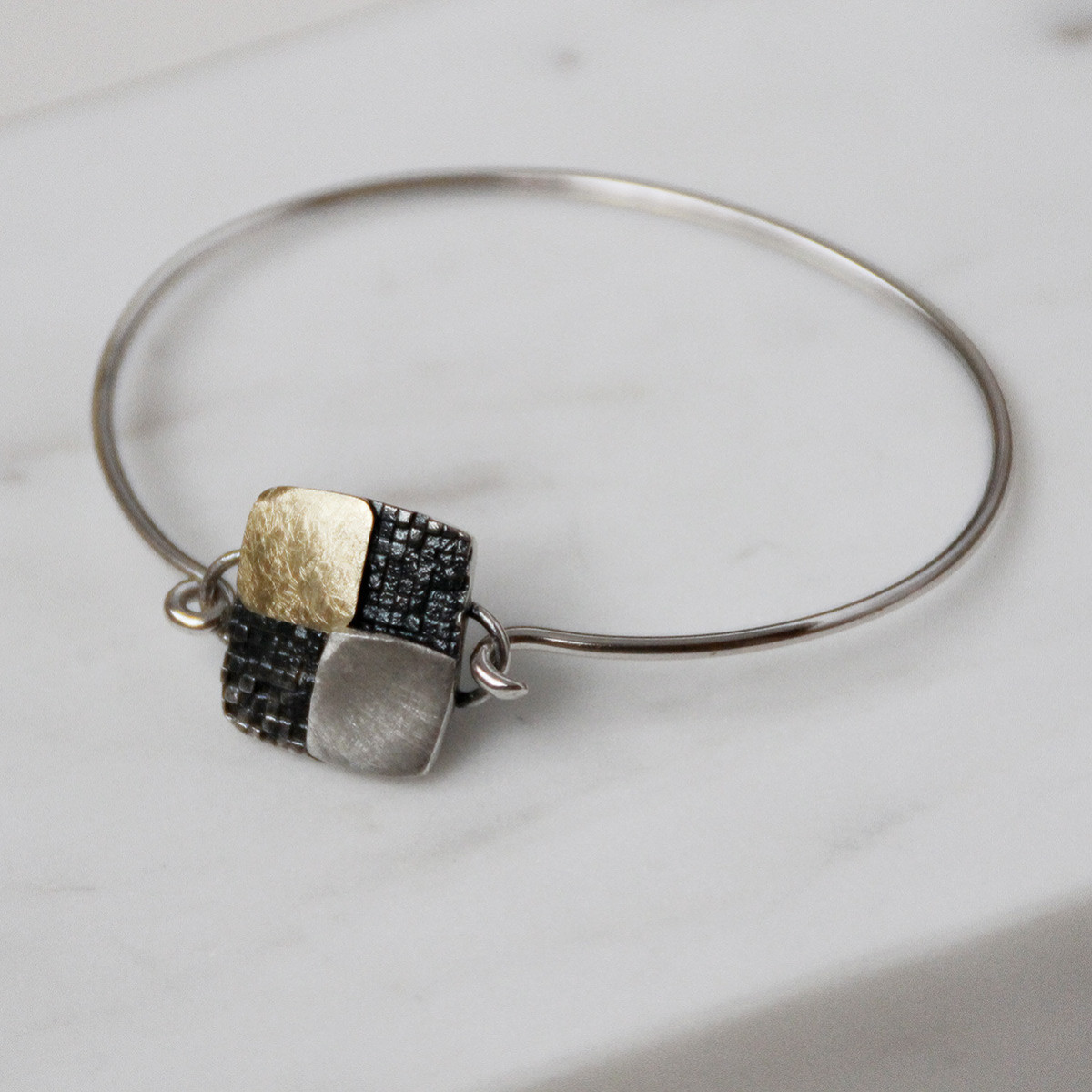 1953 - SILVER & GOLD BANGLE. BA1953